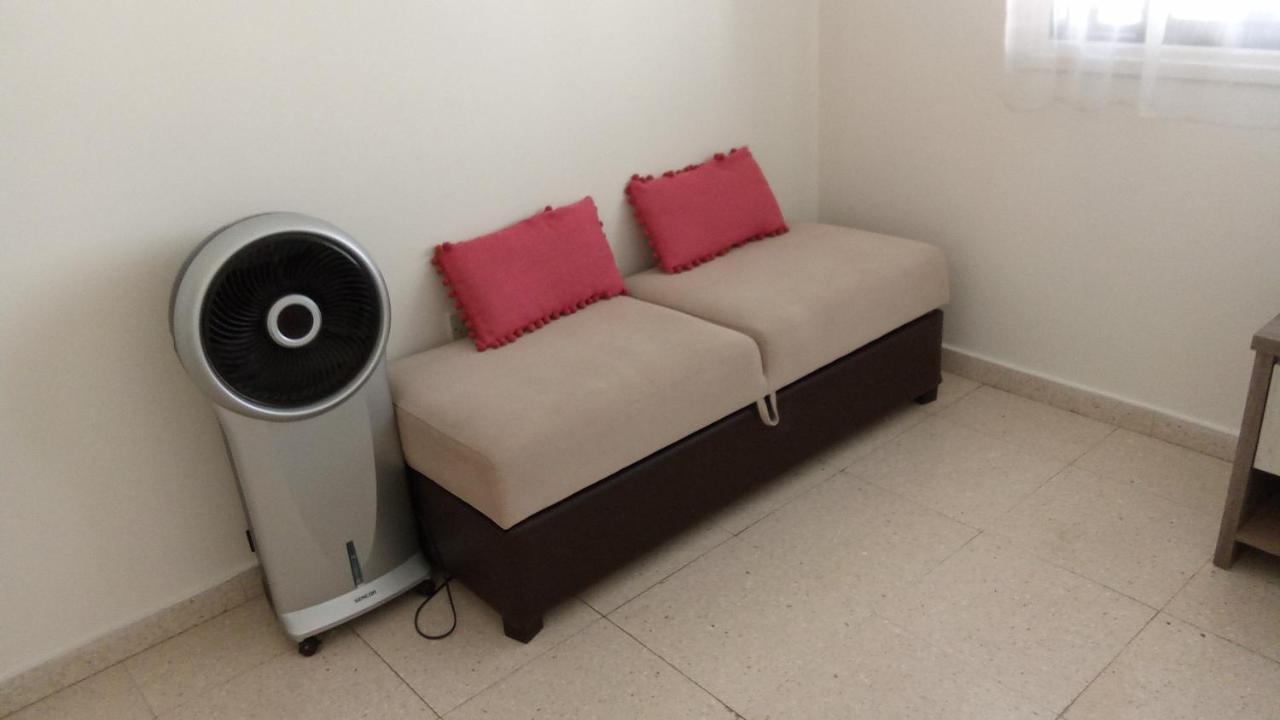 2 Bedroom Apartment In Makenzi Larnaca Bagian luar foto