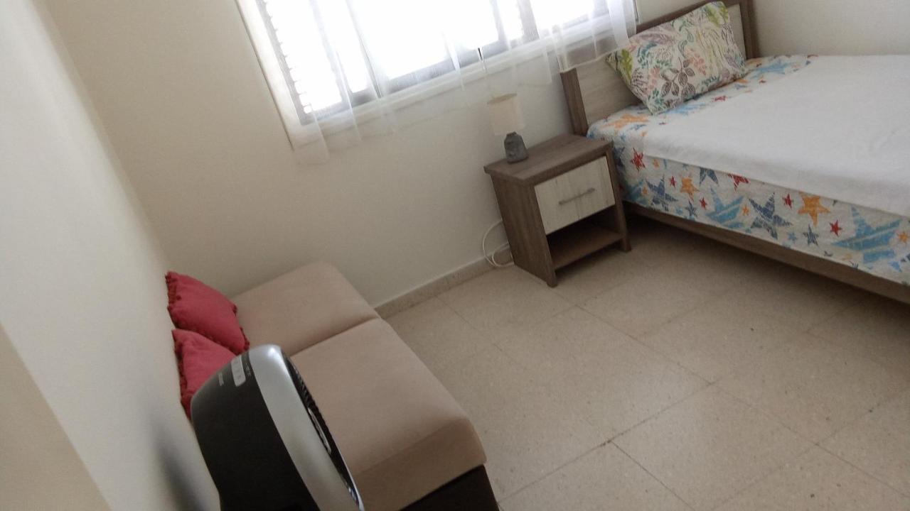 2 Bedroom Apartment In Makenzi Larnaca Bagian luar foto