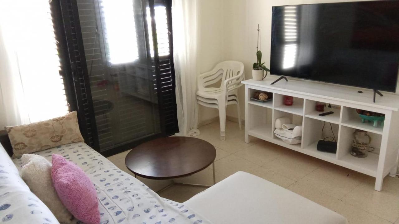 2 Bedroom Apartment In Makenzi Larnaca Bagian luar foto