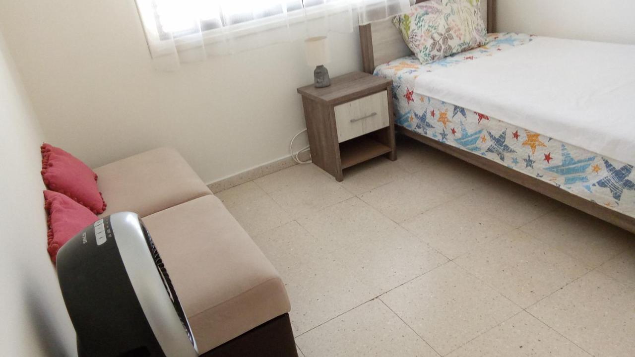 2 Bedroom Apartment In Makenzi Larnaca Bagian luar foto