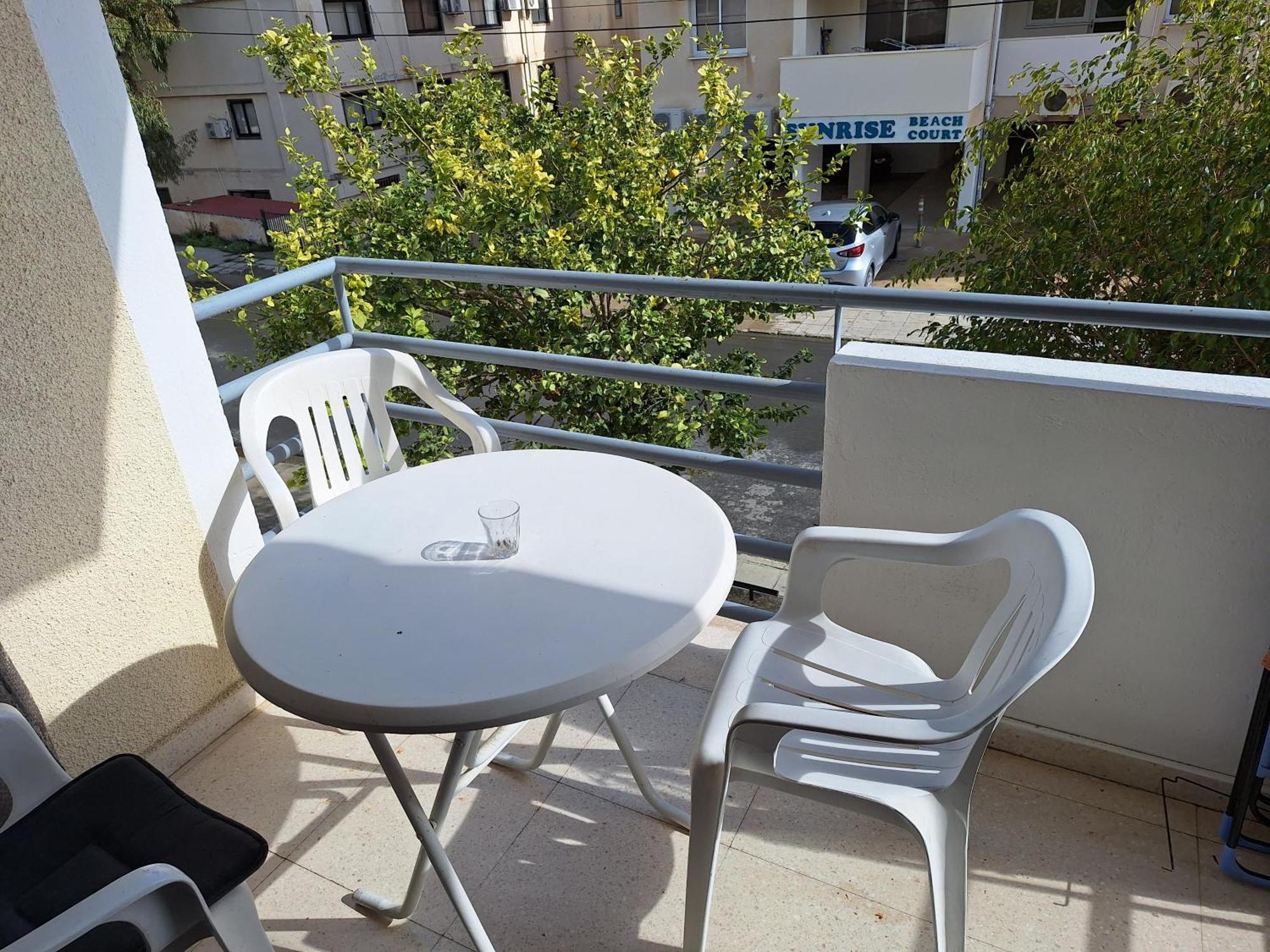 2 Bedroom Apartment In Makenzi Larnaca Bagian luar foto